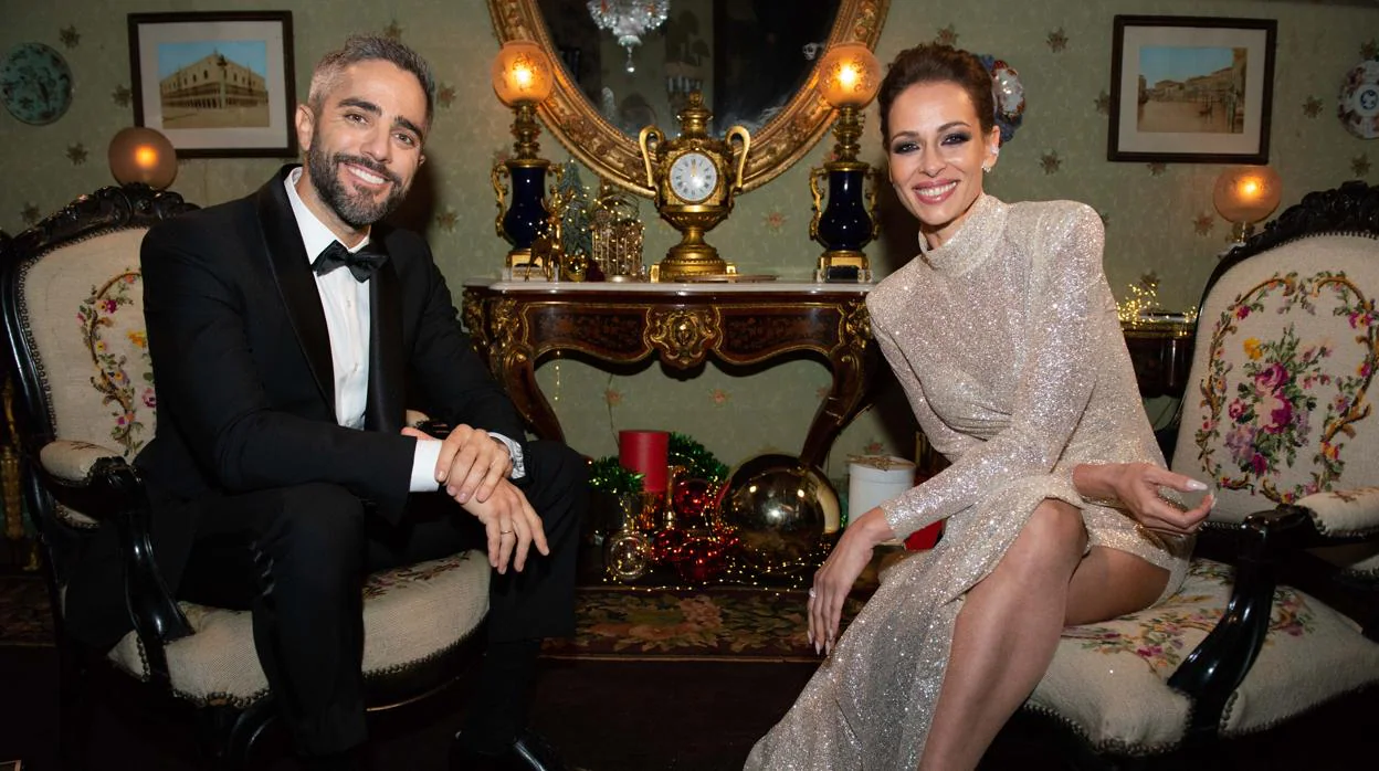Roberto Leal y Eva González, presentadores de 'Adiós, 2022'