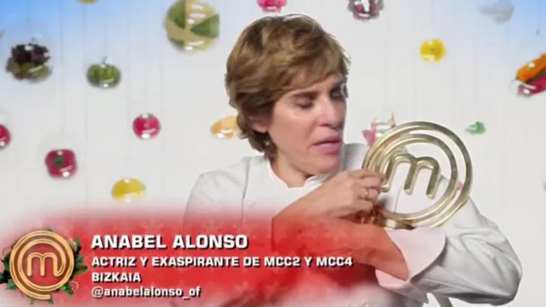 Anabel Alonso junto al trofeo de 'Masterchef Navidad'