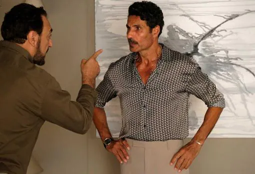Óscar Higares (dch.) ha sido el último villano de 'Servir y proteger'. A la izquierda, el actor Juan Carlos Vellido, Isidro en 'Servir y proteger'. Hacían de hermanos