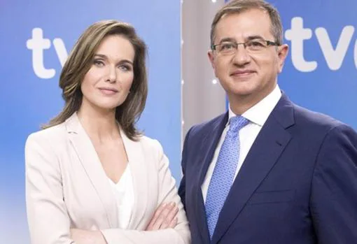 Raquel Martínez y Pedro Carreño presentaron el Telediario de Fin de Semana hasta 2018, año en el que Rosa María Mateo accedió como presidenta de la Corporación