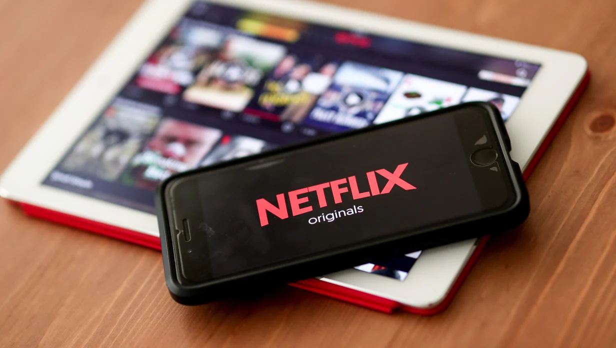 Fotografía con una vista del logo de Netflix en un móvil