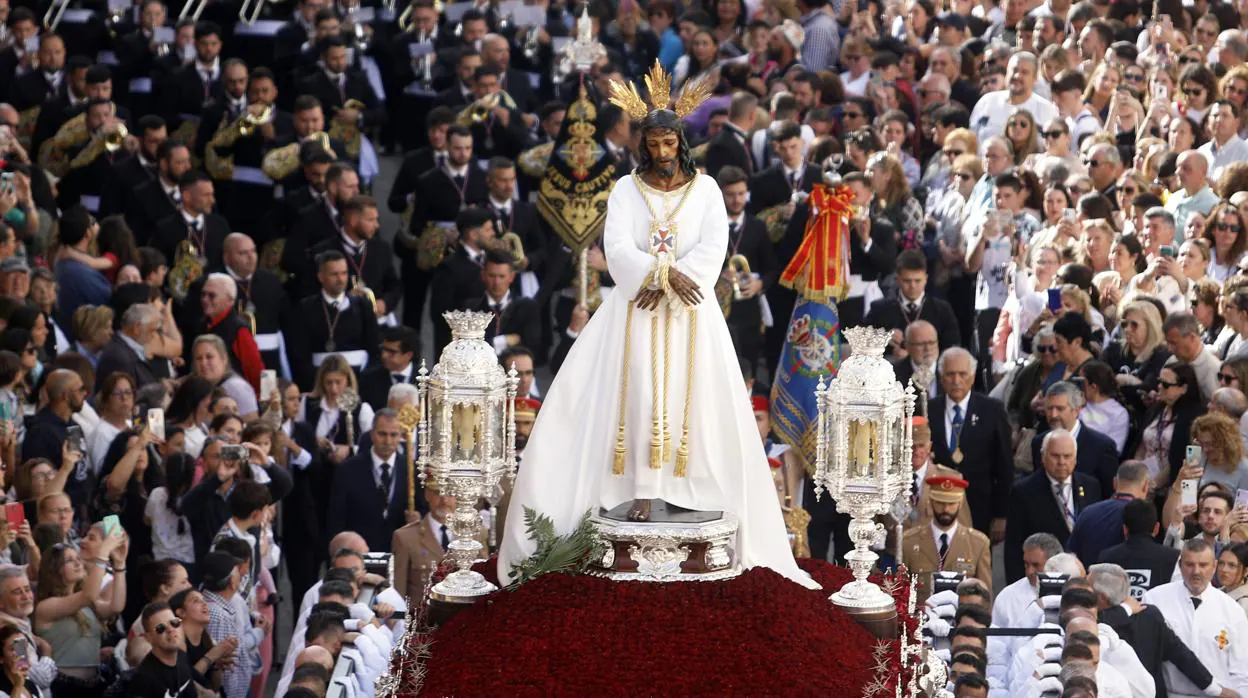 Salida procesional de Nuestro Padre Jesús Cautivo por la calles de Málaga, el 3 de abril