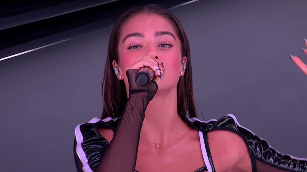 Noa Kirel, durante su actuación en las semifinales del Festival de Eurovisión.