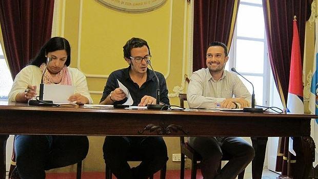 El alcalde insiste al PSOE en llegar a un «acuerdo de estabilidad» que no implicaría entrar en el gobierno