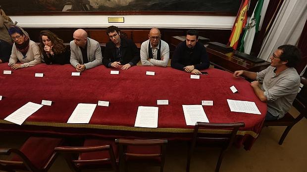 El PSOE no acude a la cita, pero Podemos le ofrece un nuevo pacto