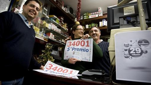 Administración de la calle Compañía, con un premio de Navidad