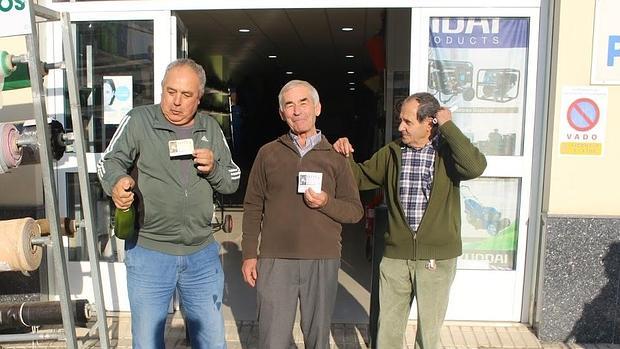 Los agraciados con el segundo premio en Los Palacios