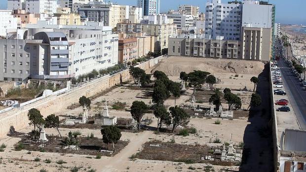 Ayuntamiento y Junta iniciarán en enero las exhumaciones de 16 víctimas del cementerio de San José