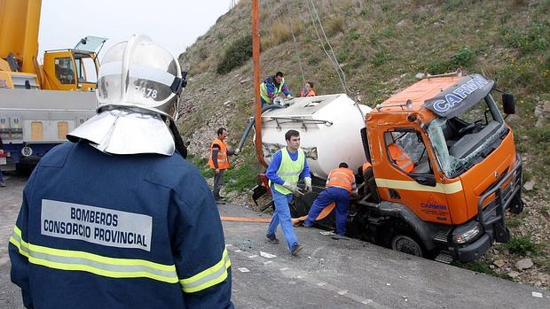 Accidente de un camión.-cisterna en las inmediaciones de Tarifa