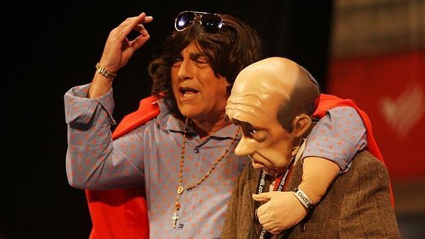 La tradicional gala del Carnaval de Cádiz causa furor en Sevilla