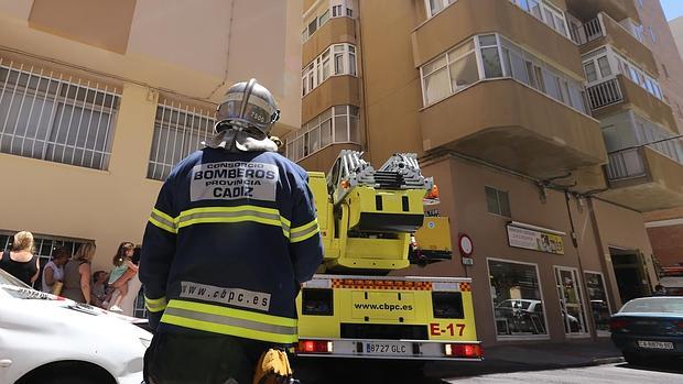 El futuro de más de medio centenar de bomberos de la provincia, en el aire