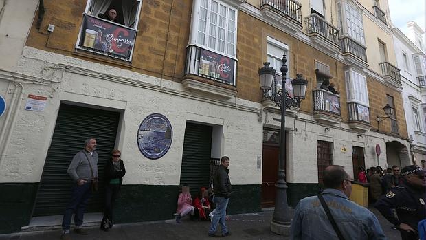 Los inspectores suspenden la actividad de un bar en Cádiz este fin de semana