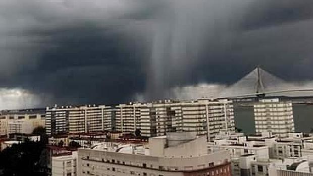 Los tornados vuelven a pasar por Cádiz