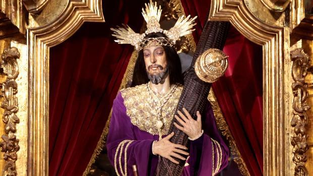 La cofradía del Nazareno de Santa María realiza este viernes el traslado de sus titulares