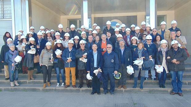 Miembros del Colegio de Economistas visitaron la sede de Acerinox, en Los Barrios.