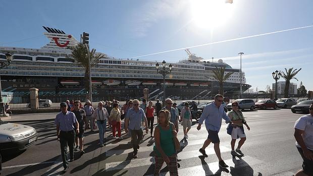 2.000 cruceristas atracarán en Cádiz esta Semana Santa