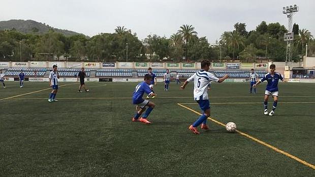 Apuñalan a un futbolista del Alhaurín B en un partido de Tercera