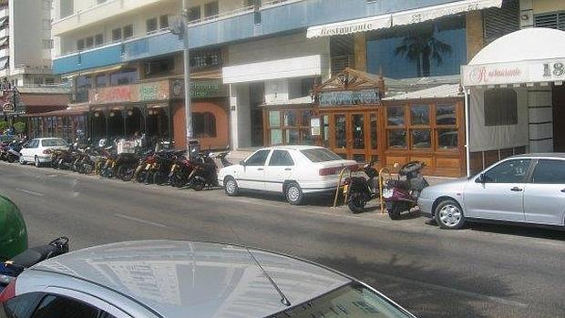 Un autobús escolar atropella a un peatón en el Paseo Marítimo de Cádiz