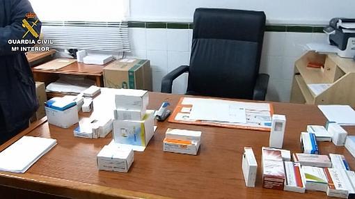 Una farmacéutica y cinco médicos, entre los ocho detenidos por el consultorio ilegal de Jerez