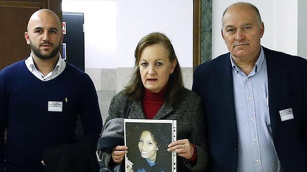 La pareja de Maloma Morales, Ismael Recacha, y sus padres adoptivos, José y Mari Carmen Morales