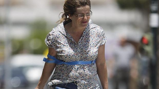 Arriada la bandera de la Plaza Sevilla por el fuerte viento