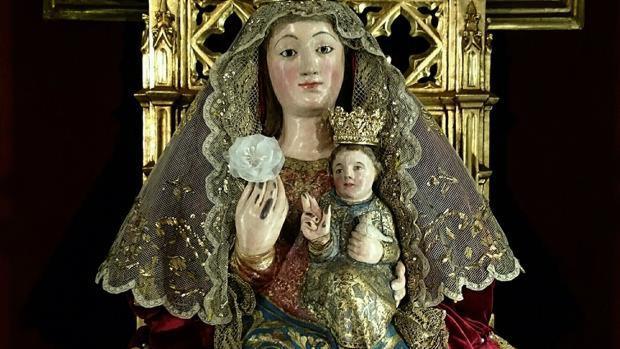 Virgen de Valme con el manto de castillos y leones / ABC