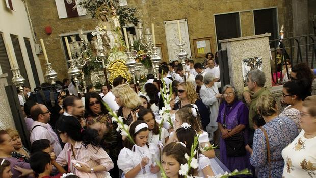 La Divina Pastora celebra esta tarde su tradicional procesión por las calles de Cádiz