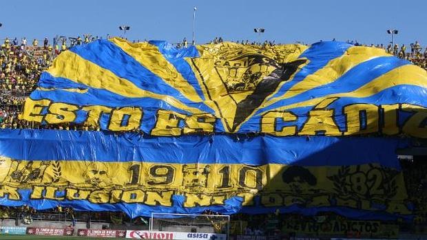 La Policía asegura que sólo aplica la Ley del Deporte al prohibir el tifo