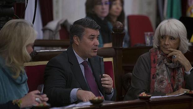 El PP zanja el debate sucesorio y confía en una victoria en 2019