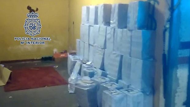 Localizadas en un garaje cerca de 12.000 cajetillas de tabaco de contrabando valoradas en más de 50.000 euros