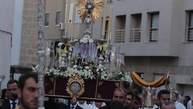 La parroquia de San José saca por primera vez el Corpus a la calle