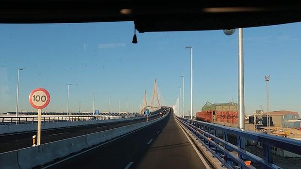 Casi 30.000 viajeros cruzaron el segundo puente en autobús