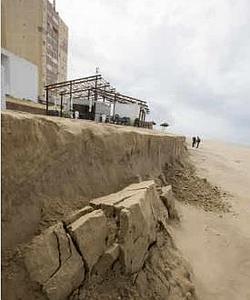 Arranca la regeneración de las playas de Santa María del Mar y La Victoria