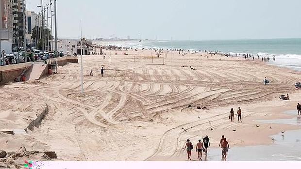 Arranca la regeneración de las playas de Santa María del Mar y La Victoria