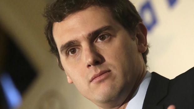 Albert Rivera acusa a Kichi de «insultar» a la sanidad española al compararla con un país donde «no hay ni gasas»