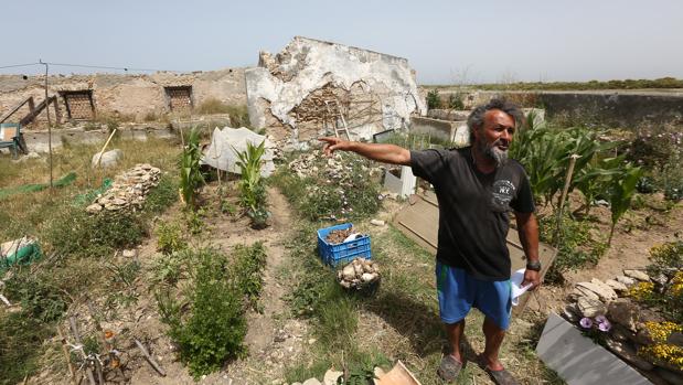 Cándido: un okupa en mitad del parque natural de la Bahía