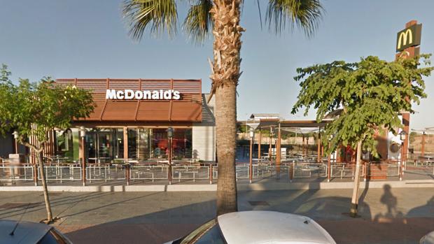 El restaurante McDonald's ubicado en la Ronda Adolfo Suárez de Dos Hermanas