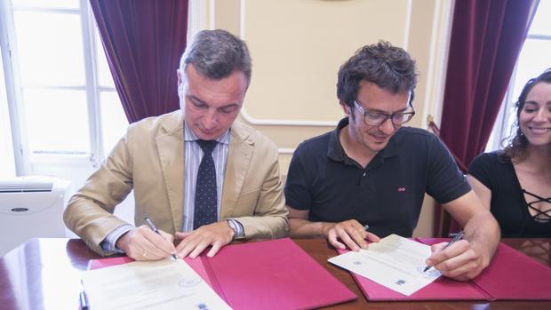 El alcalde de Cádiz y el rector de la UCA firman el convenio