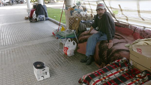 La ciudad cuenta con más de un centenar de personas que viven en la calle.