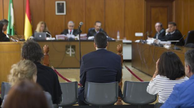 López Luna, ante el tribunal de la Audiencia que le juzgó