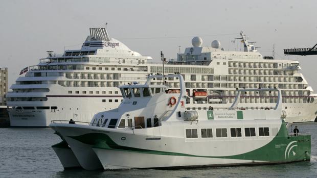 El viento obliga a suspender el servicio de catamarán de la Bahía