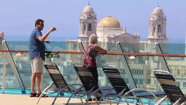 Cádiz supera el millón de turistas en la primera mitad del año