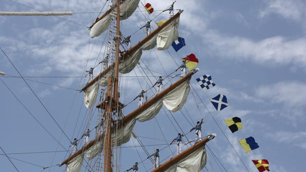 Salida de los barcos del muelle gaditano.