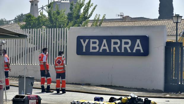 Exteriores de la fábrica Ybarra en Dos Hermanas tras el incendio sufrido en el mes de julio