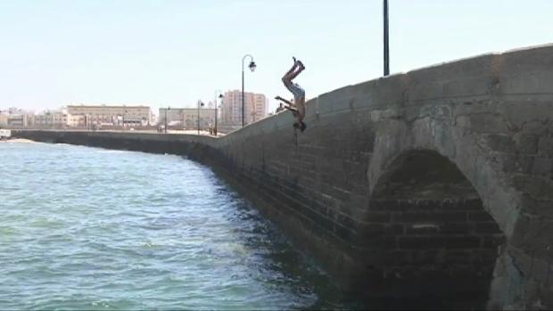 El puente de la Caleta en Cádiz, visto desde la TV nacional