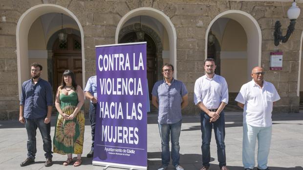 Minuto de silencio por las víctimas de violencia de género.