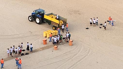 Normalidad en las playas tras la fiesta de las barbacoas