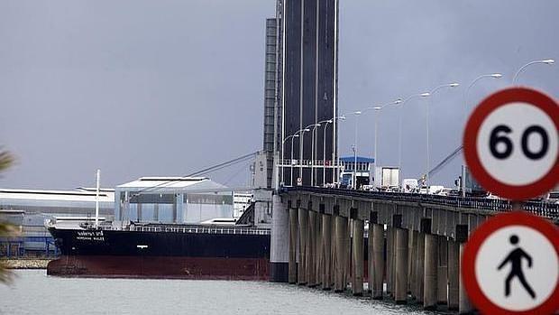 El puente Carranza se abrirá cuatro veces entre hoy y mañana