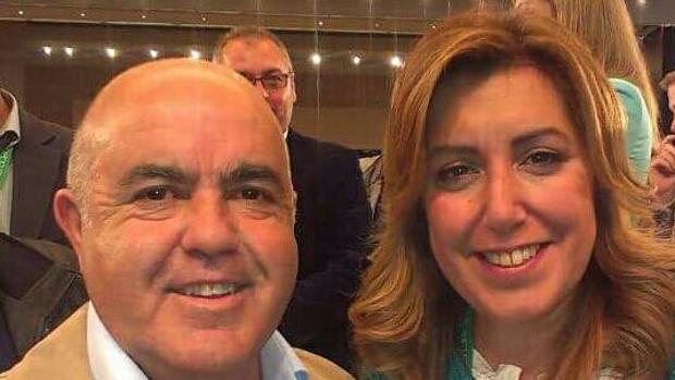 Mariano Pradas, junto a la presidenta de la Junta, Susana Díaz