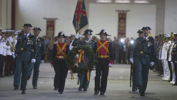 Momento del solemne acto de la Guardia Civil de Cádiz